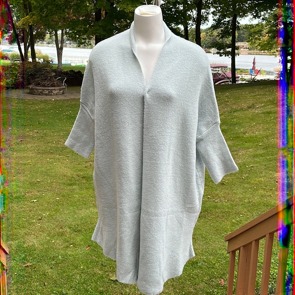 NWT Lissy shoulderless sweater S-M